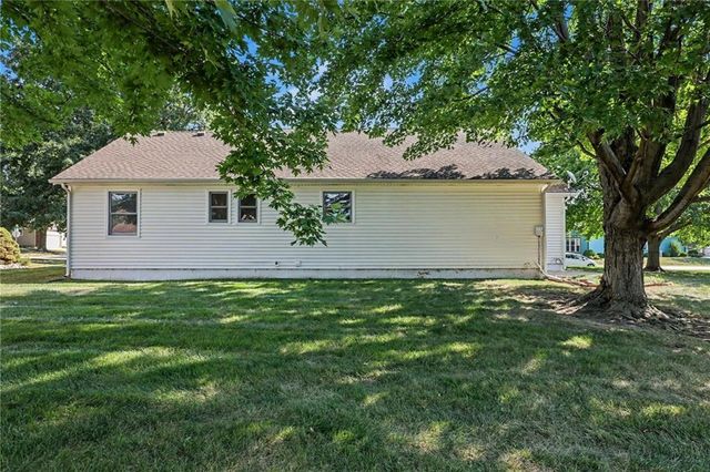 616 SW Hoke Lane, Lee's Summit, MO 64081