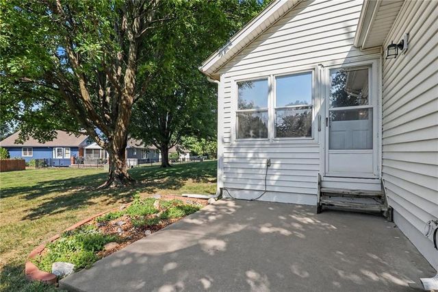 616 SW Hoke Lane, Lee's Summit, MO 64081