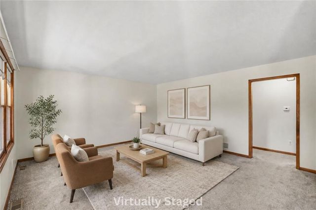 616 SW Hoke Lane, Lee's Summit, MO 64081