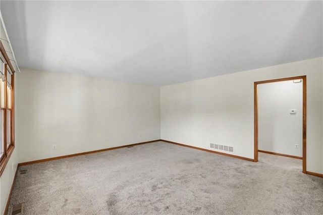 616 SW Hoke Lane, Lee's Summit, MO 64081