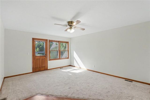 616 SW Hoke Lane, Lee's Summit, MO 64081