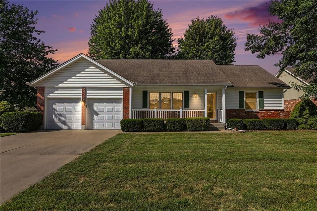 616 SW Hoke Lane, Lee's Summit, MO 64081