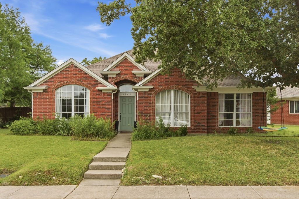 1269 Winston Drive, Lewisville, TX 75077