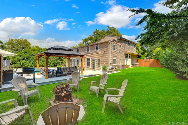 22 Larkspur Drive, West Islip, NY 11795