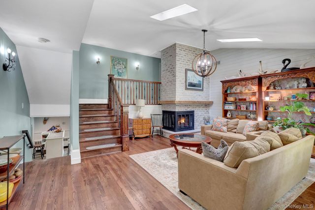 22 Larkspur Drive, West Islip, NY 11795