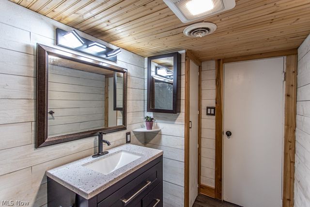 4841 Damon Avenue NW, Warren, OH 44483