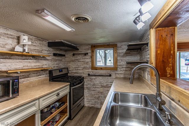 4841 Damon Avenue NW, Warren, OH 44483