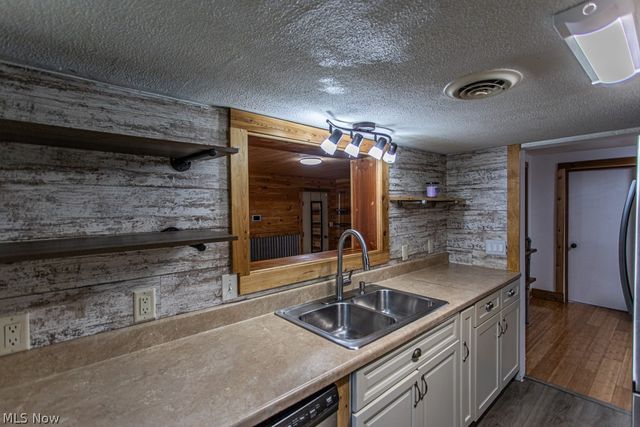 4841 Damon Avenue NW, Warren, OH 44483