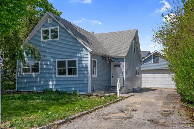 16 1st Street, Glenwood Landing, NY 11547