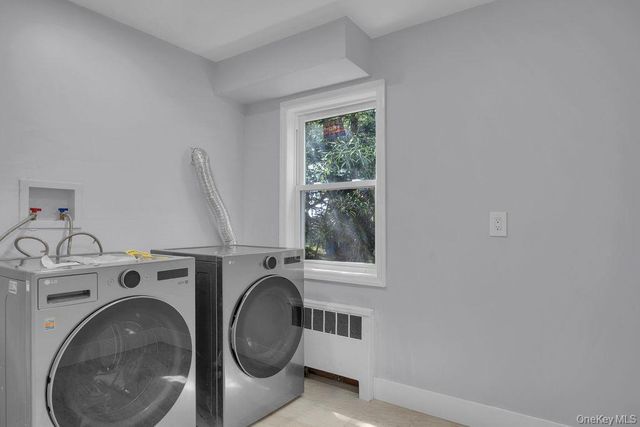 16 1st Street, Glenwood Landing, NY 11547