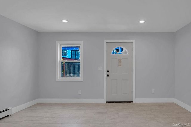 16 1st Street, Glenwood Landing, NY 11547