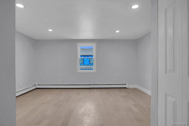 16 1st Street, Glenwood Landing, NY 11547