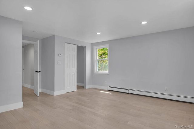 16 1st Street, Glenwood Landing, NY 11547