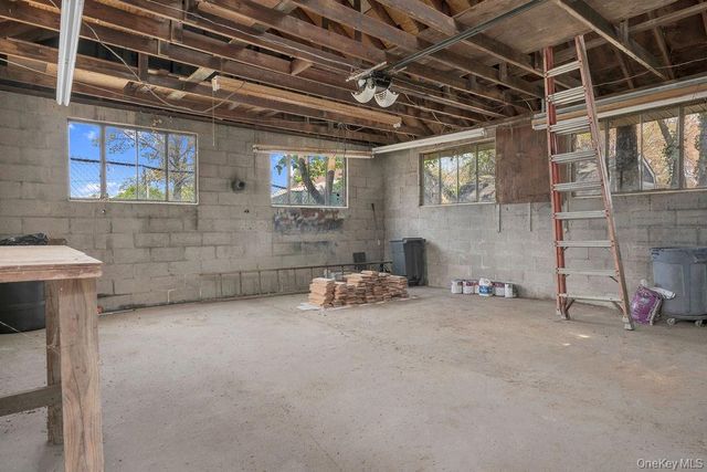 16 1st Street, Glenwood Landing, NY 11547