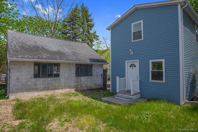 16 1st Street, Glenwood Landing, NY 11547