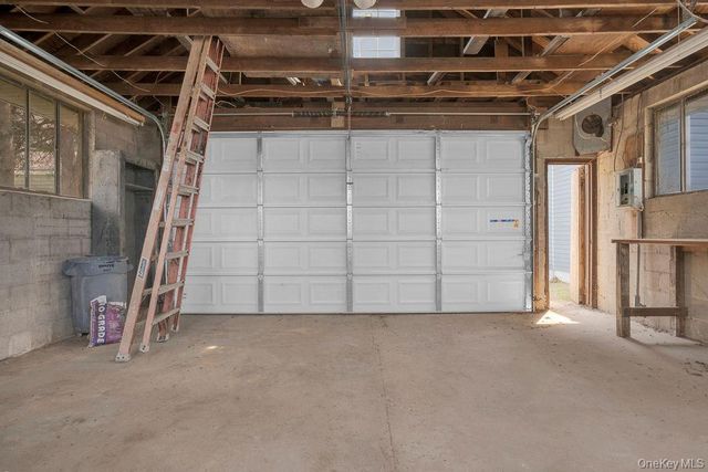 16 1st Street, Glenwood Landing, NY 11547