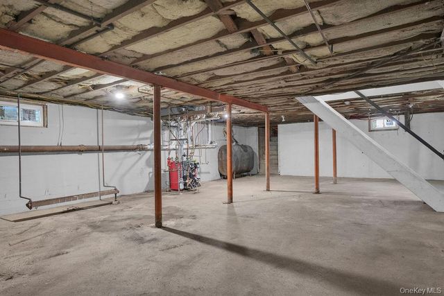 16 1st Street, Glenwood Landing, NY 11547