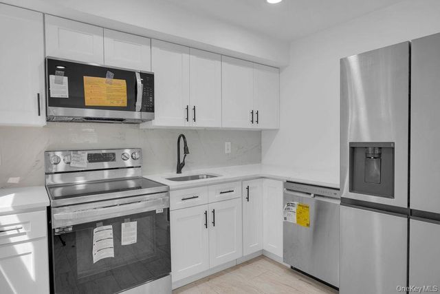 16 1st Street, Glenwood Landing, NY 11547