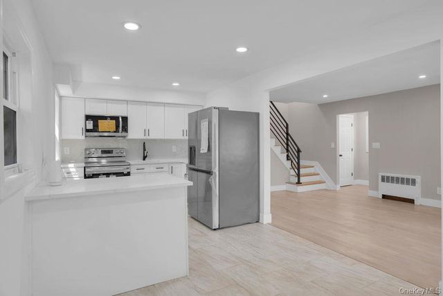 16 1st Street, Glenwood Landing, NY 11547