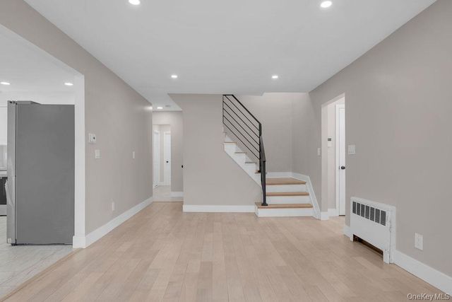 16 1st Street, Glenwood Landing, NY 11547