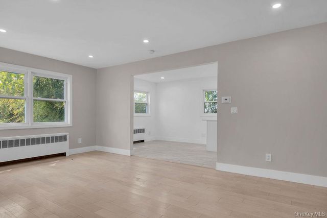 16 1st Street, Glenwood Landing, NY 11547