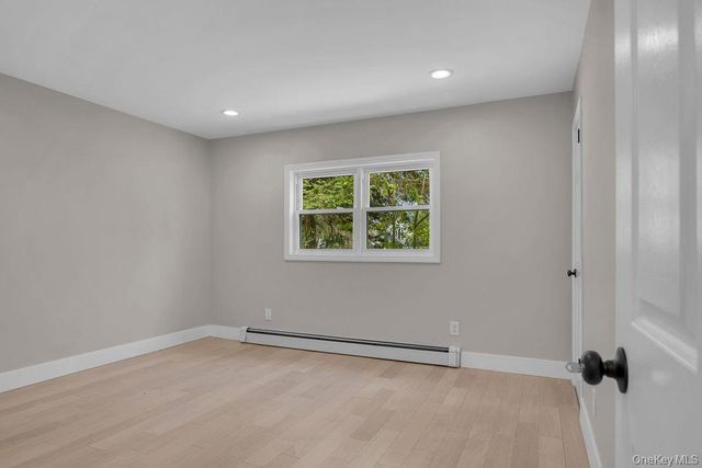 16 1st Street, Glenwood Landing, NY 11547