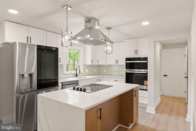 15310 BLUERIDGE VIEW DR, Centreville, VA 20120