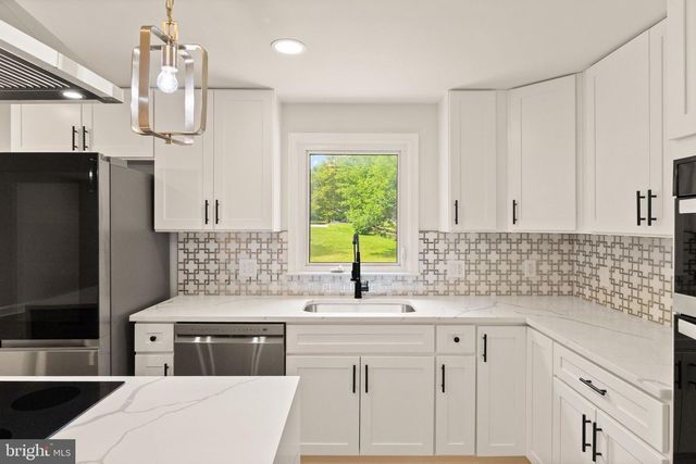 15310 BLUERIDGE VIEW DR, Centreville, VA 20120