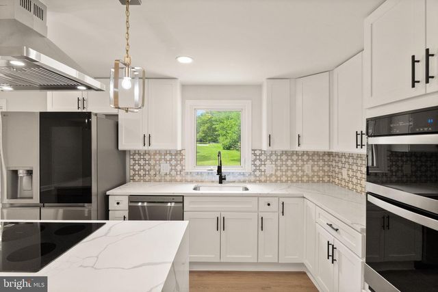 15310 BLUERIDGE VIEW DR, Centreville, VA 20120