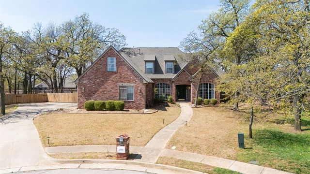2300 Foxwood Circle, Edmond, OK 73034