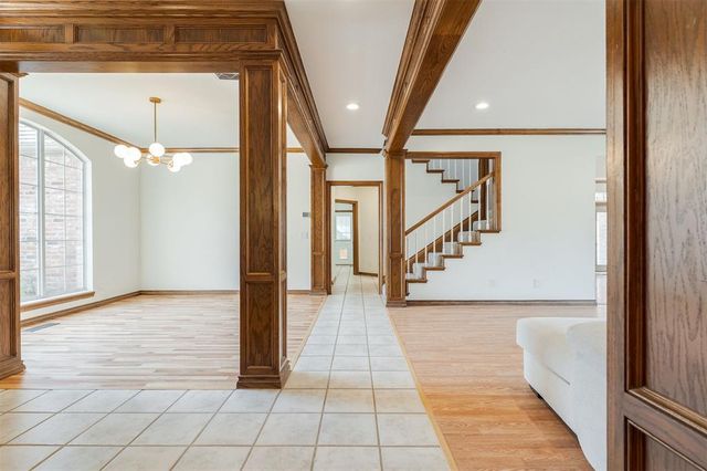 2300 Foxwood Circle, Edmond, OK 73034