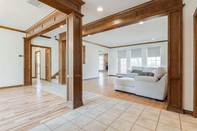 2300 Foxwood Circle, Edmond, OK 73034