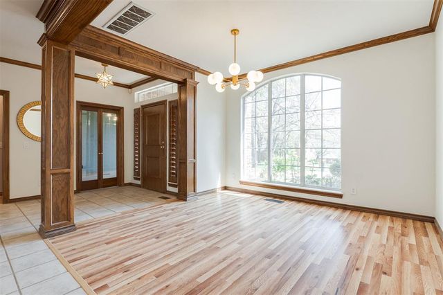 2300 Foxwood Circle, Edmond, OK 73034