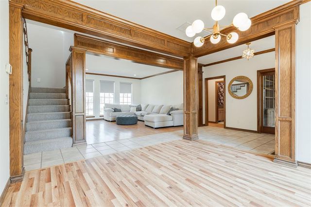 2300 Foxwood Circle, Edmond, OK 73034