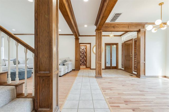 2300 Foxwood Circle, Edmond, OK 73034