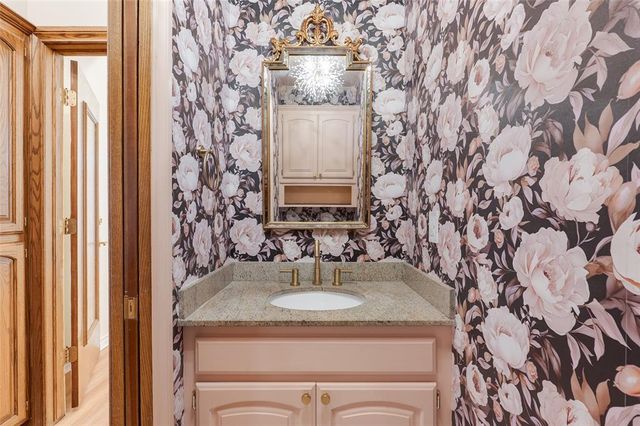 2300 Foxwood Circle, Edmond, OK 73034