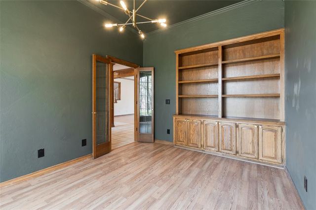 2300 Foxwood Circle, Edmond, OK 73034