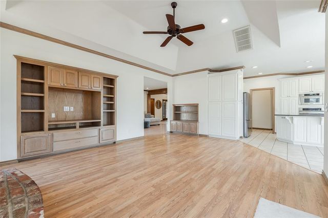 2300 Foxwood Circle, Edmond, OK 73034