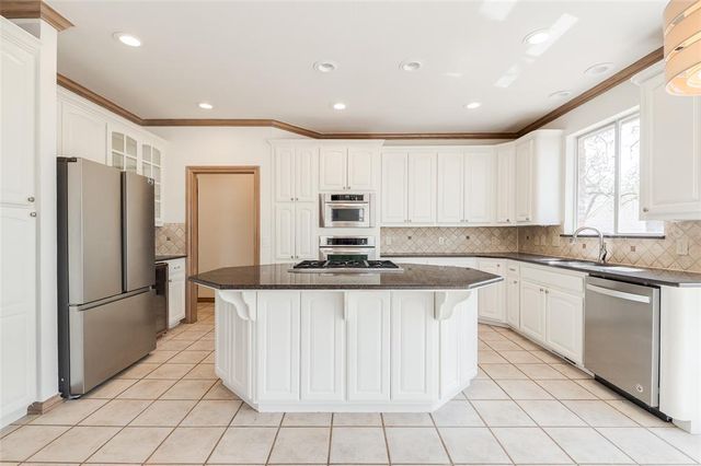 2300 Foxwood Circle, Edmond, OK 73034