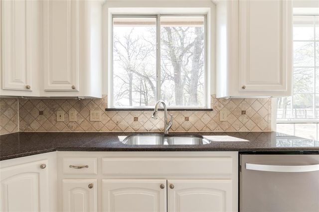 2300 Foxwood Circle, Edmond, OK 73034