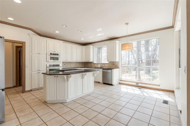 2300 Foxwood Circle, Edmond, OK 73034