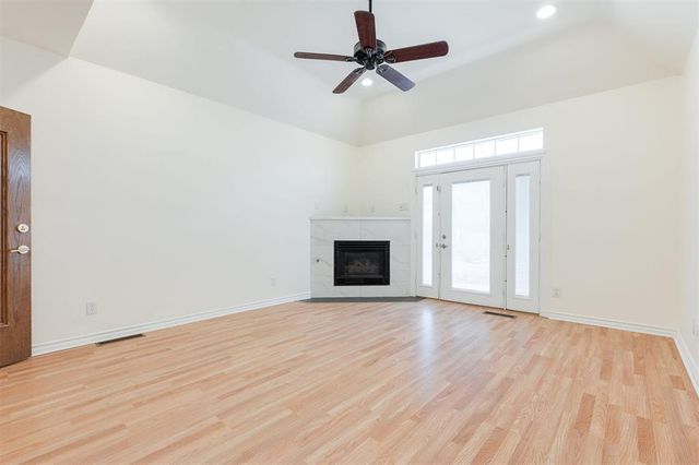 2300 Foxwood Circle, Edmond, OK 73034