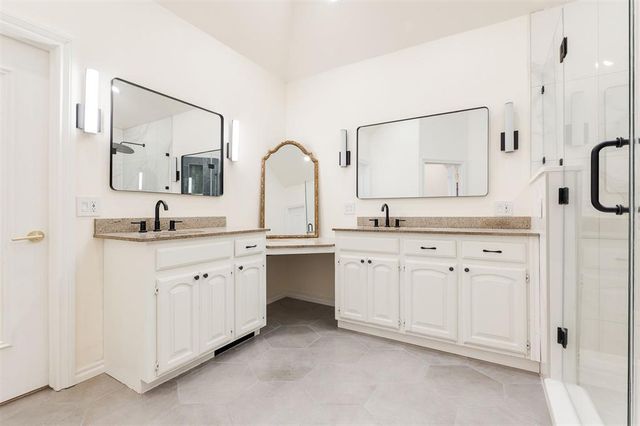 2300 Foxwood Circle, Edmond, OK 73034