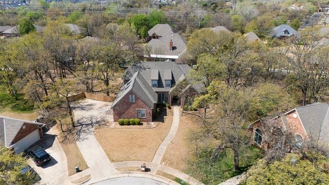 2300 Foxwood Circle, Edmond, OK 73034
