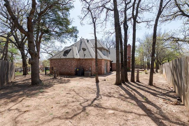 2300 Foxwood Circle, Edmond, OK 73034