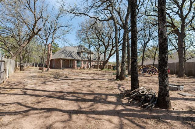 2300 Foxwood Circle, Edmond, OK 73034