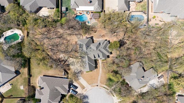 2300 Foxwood Circle, Edmond, OK 73034