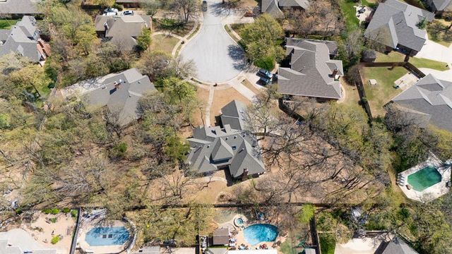 2300 Foxwood Circle, Edmond, OK 73034