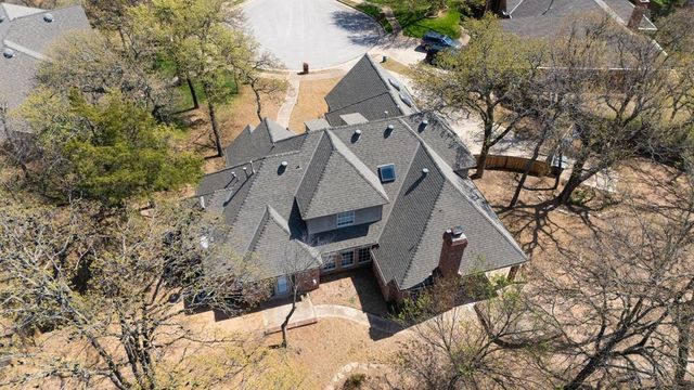 2300 Foxwood Circle, Edmond, OK 73034
