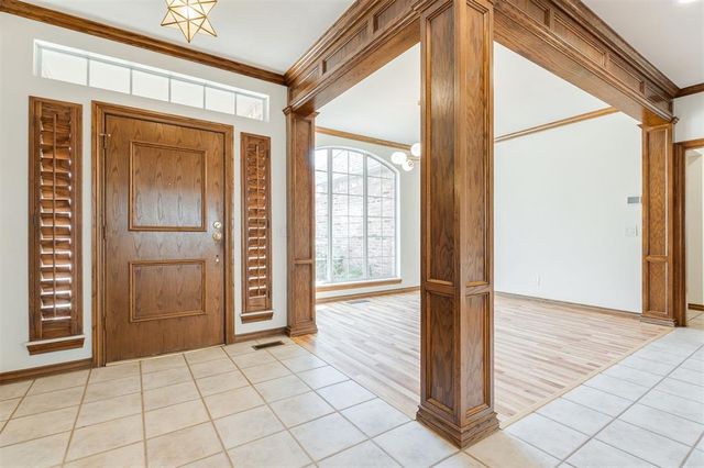 2300 Foxwood Circle, Edmond, OK 73034